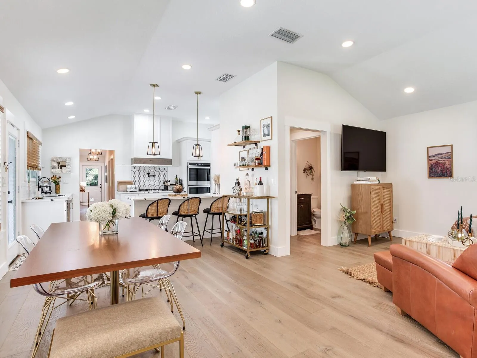 207 W IDLEWILD AVE