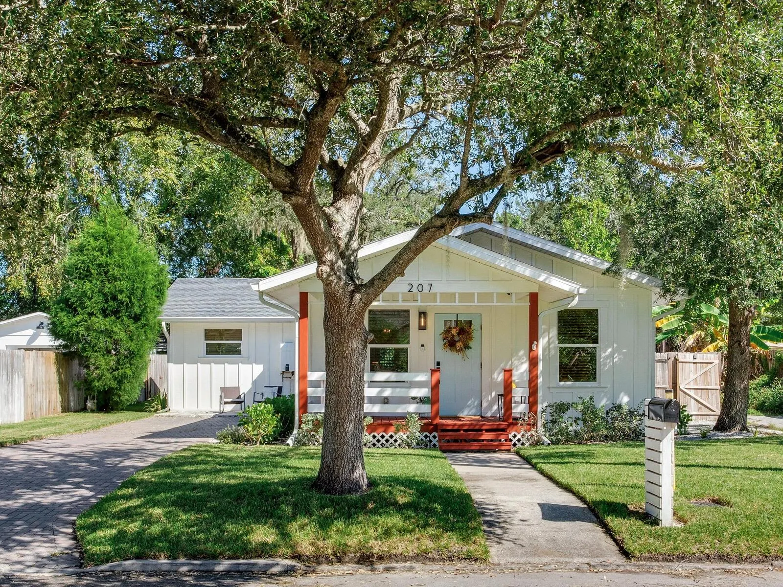 207 W IDLEWILD AVE