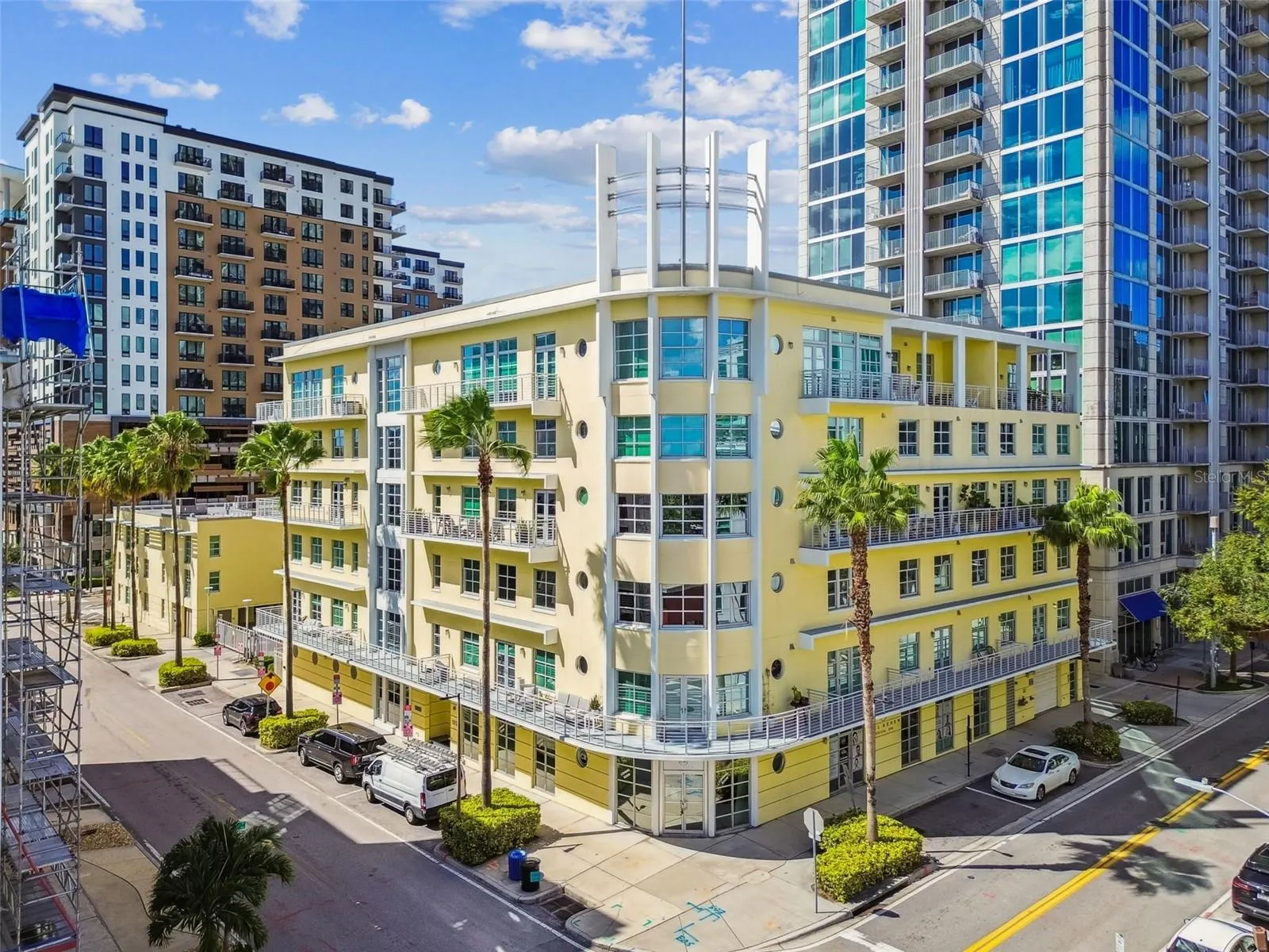 1212 E WHITING ST #405, #405