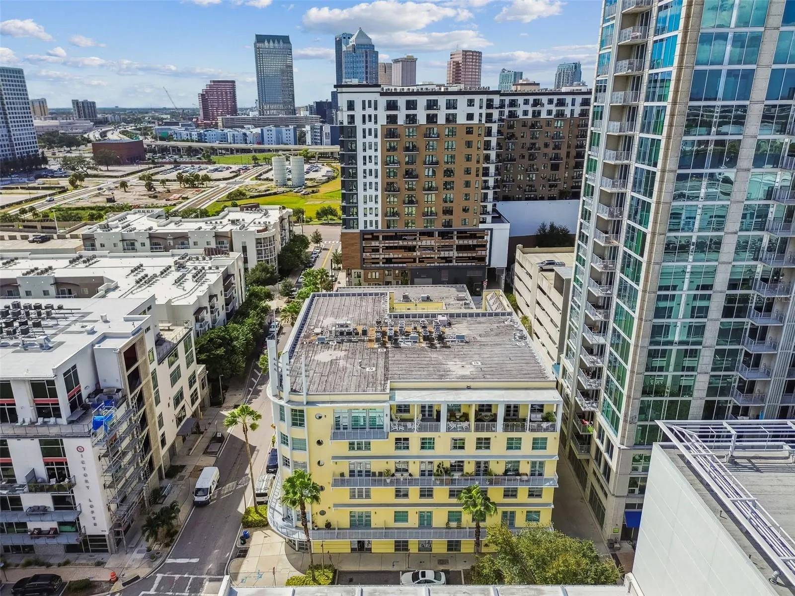 1212 E WHITING ST #405, #405