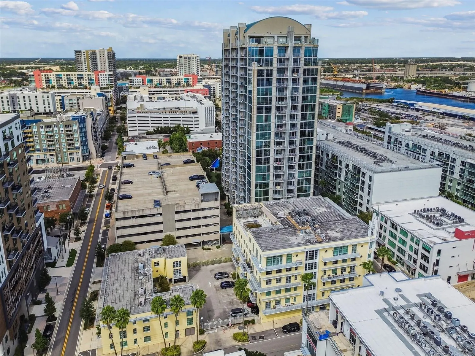 1212 E WHITING ST #405, #405