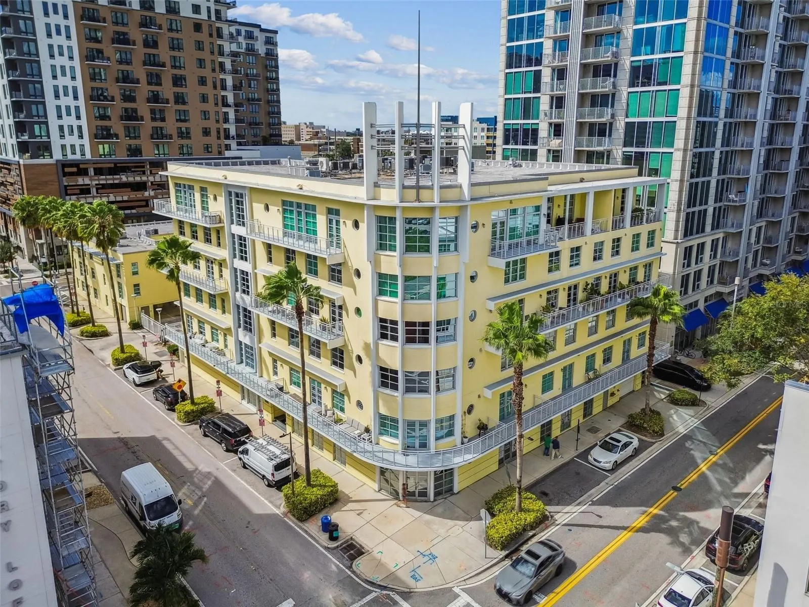 1212 E WHITING ST #405, #405