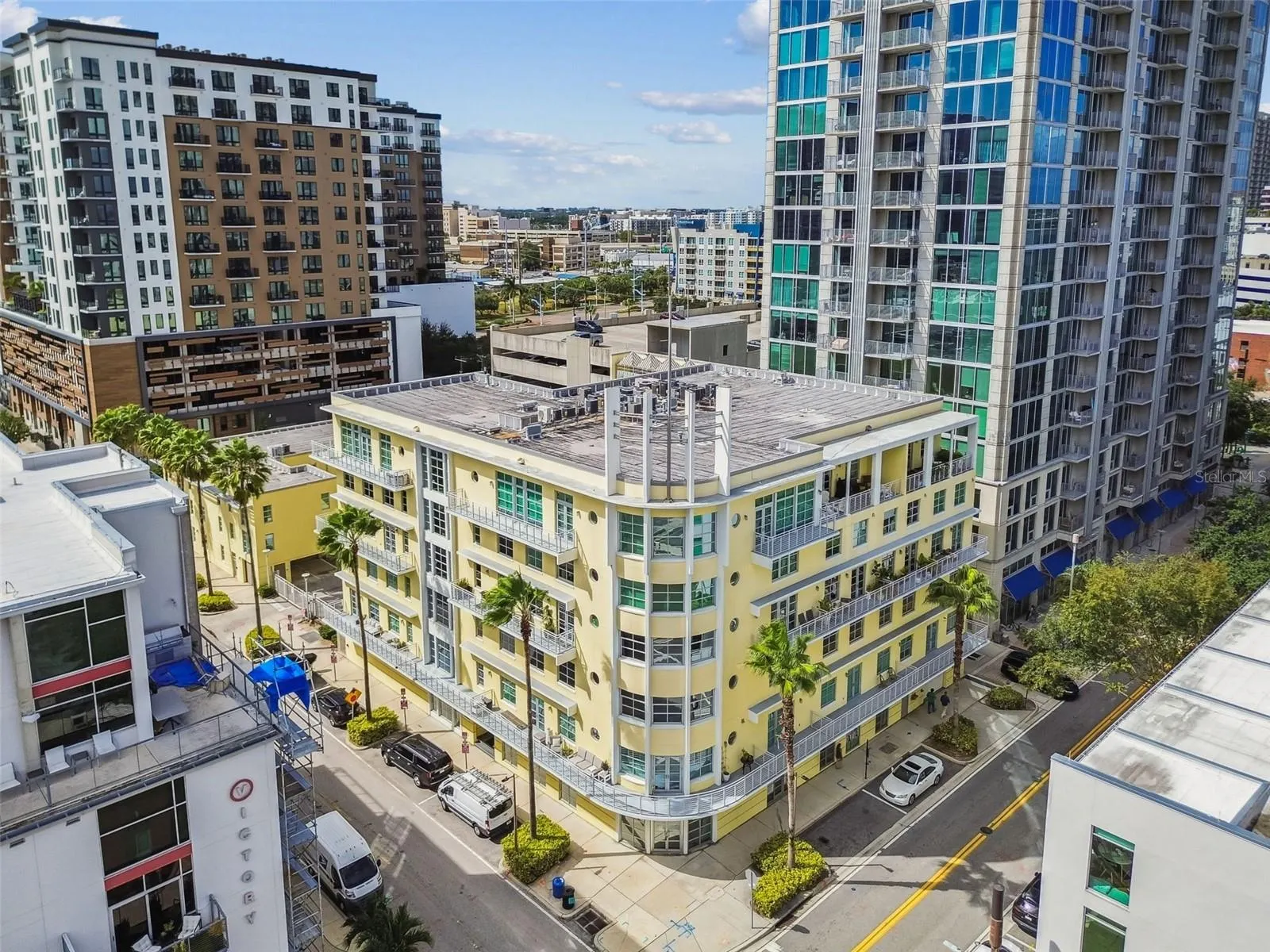 1212 E WHITING ST #405, #405