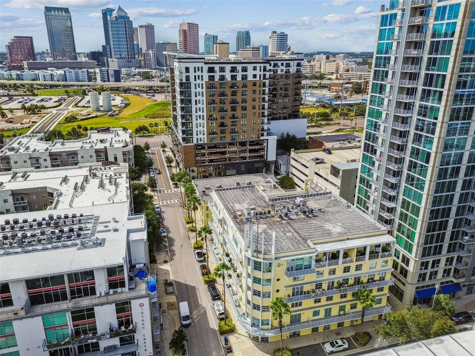 1212 E WHITING ST #405, #405