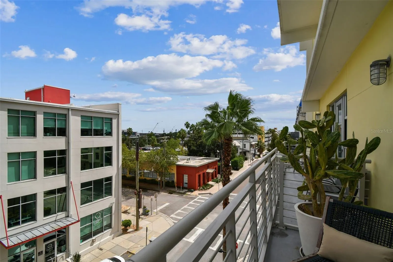 1212 E WHITING ST #405, #405