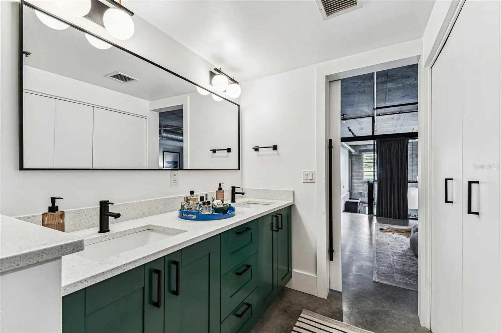 1212 E WHITING ST #405, #405