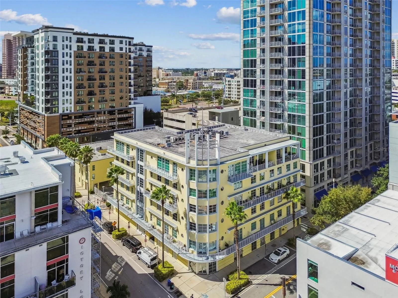 1212 E WHITING ST #405, #405