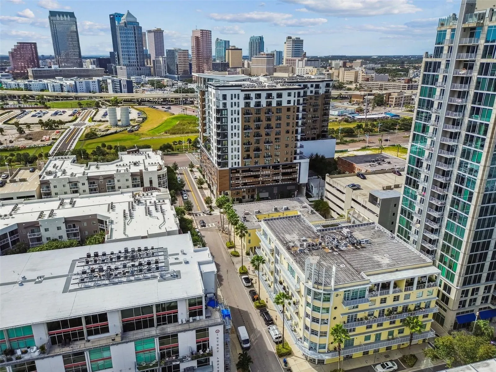 1212 E WHITING ST #405, #405