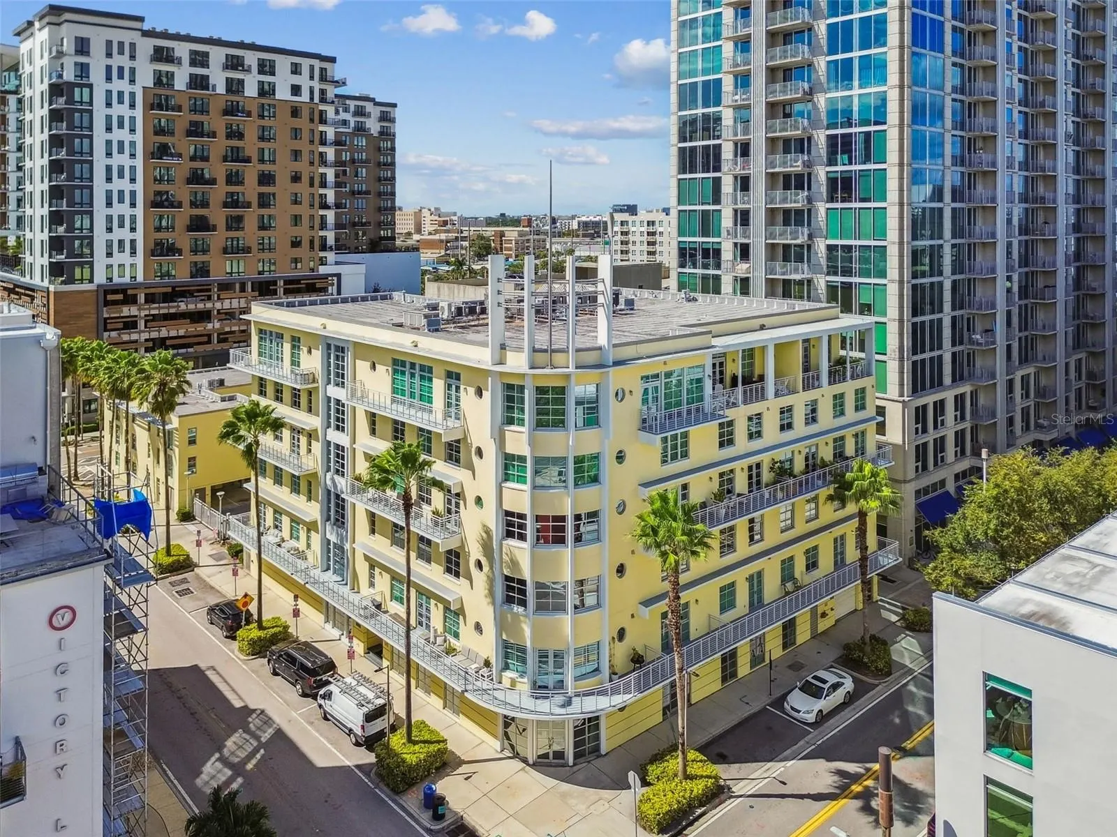 1212 E WHITING ST #405, #405