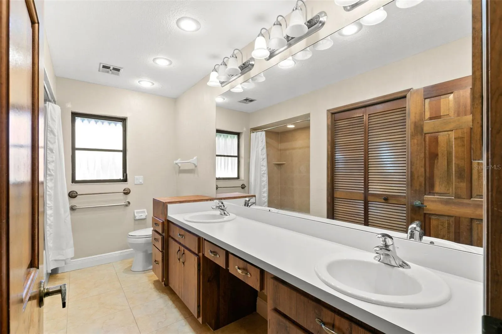3045 KEVLYN CT