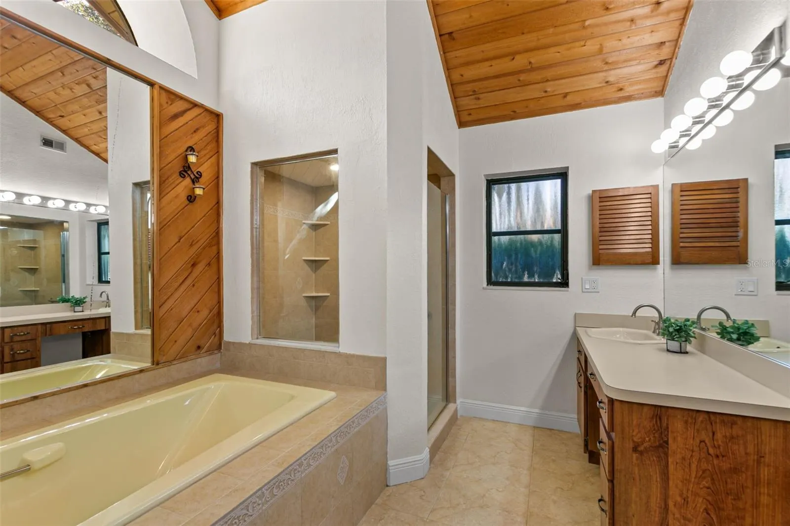 3045 KEVLYN CT