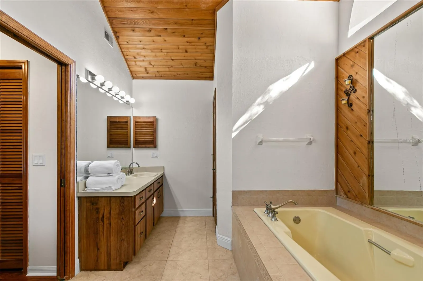 3045 KEVLYN CT