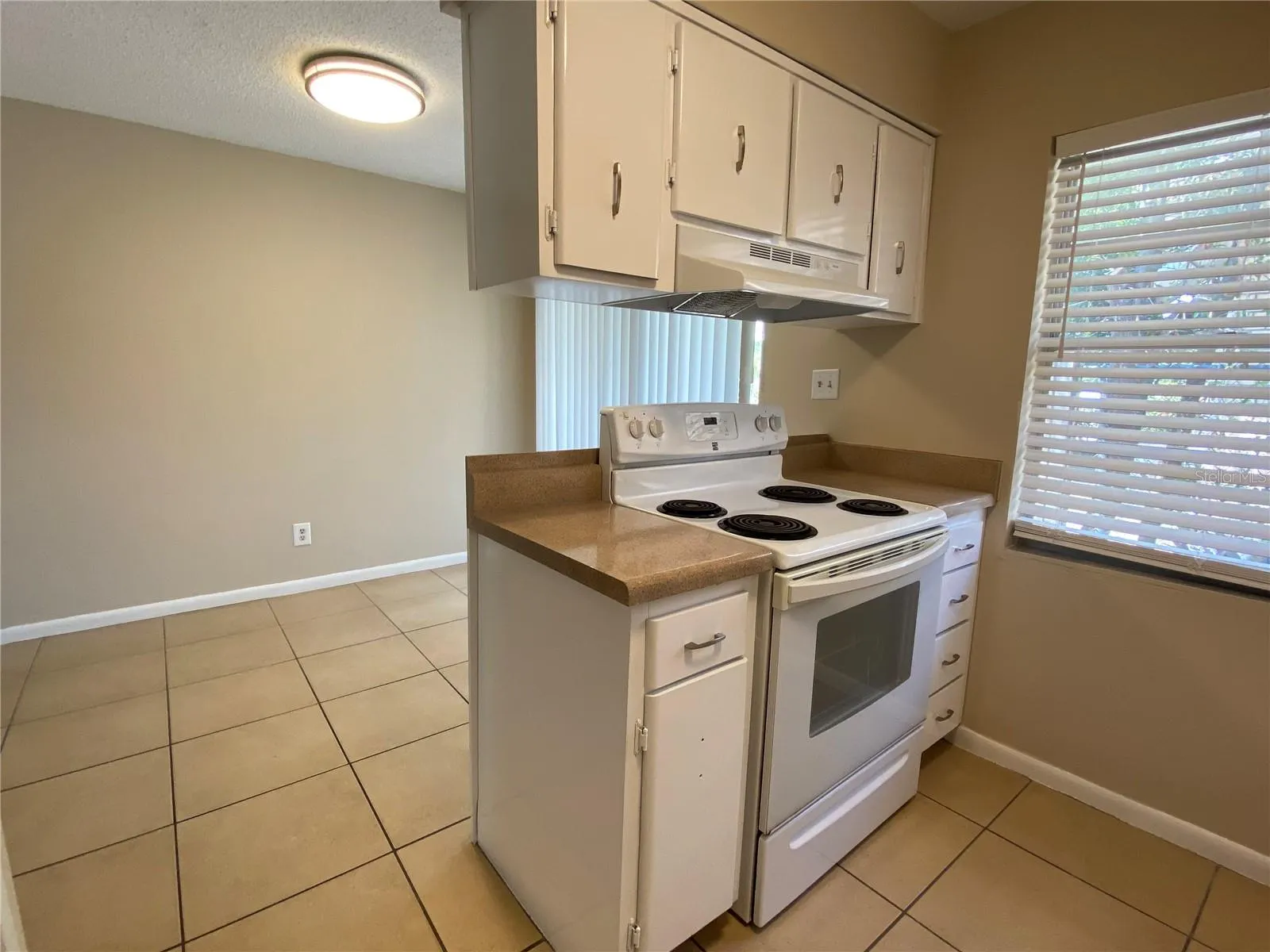 412 W PARK AVE #B, #B