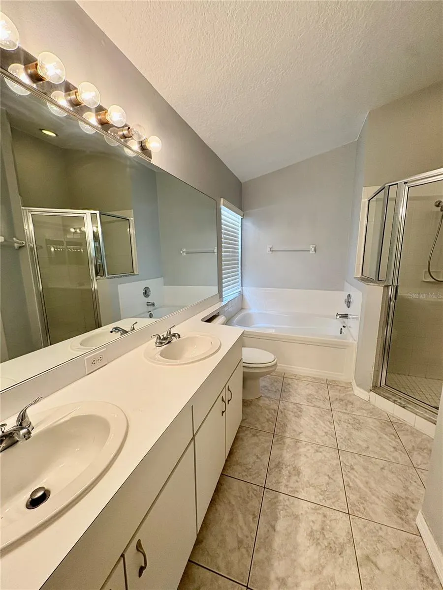 3325 MANOR COVE CIR