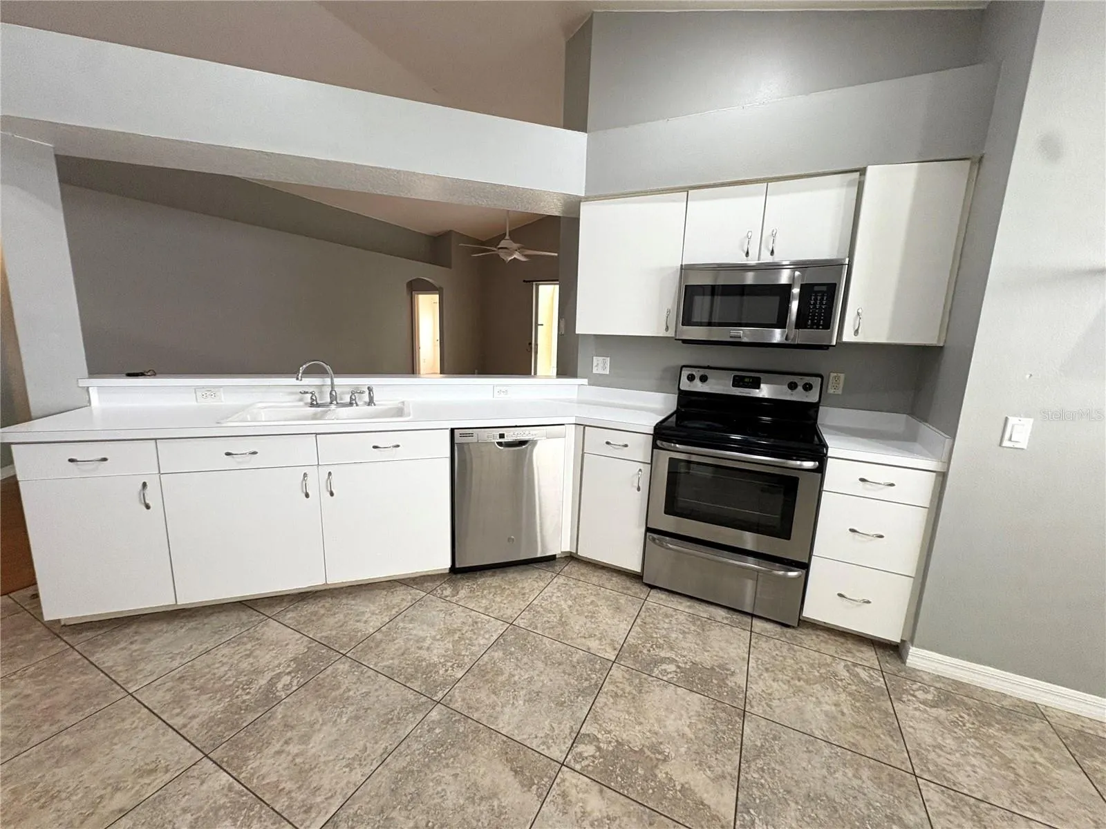 3325 MANOR COVE CIR