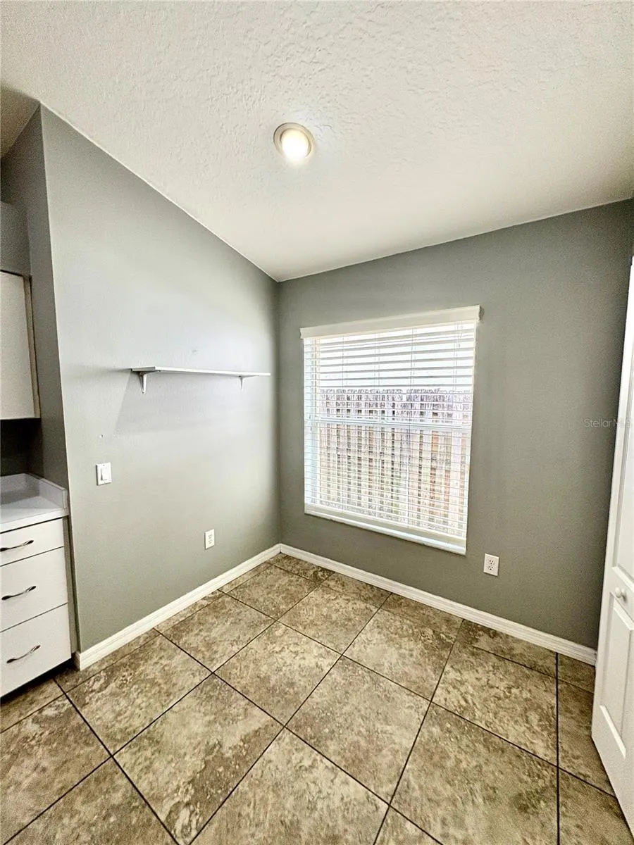 3325 MANOR COVE CIR