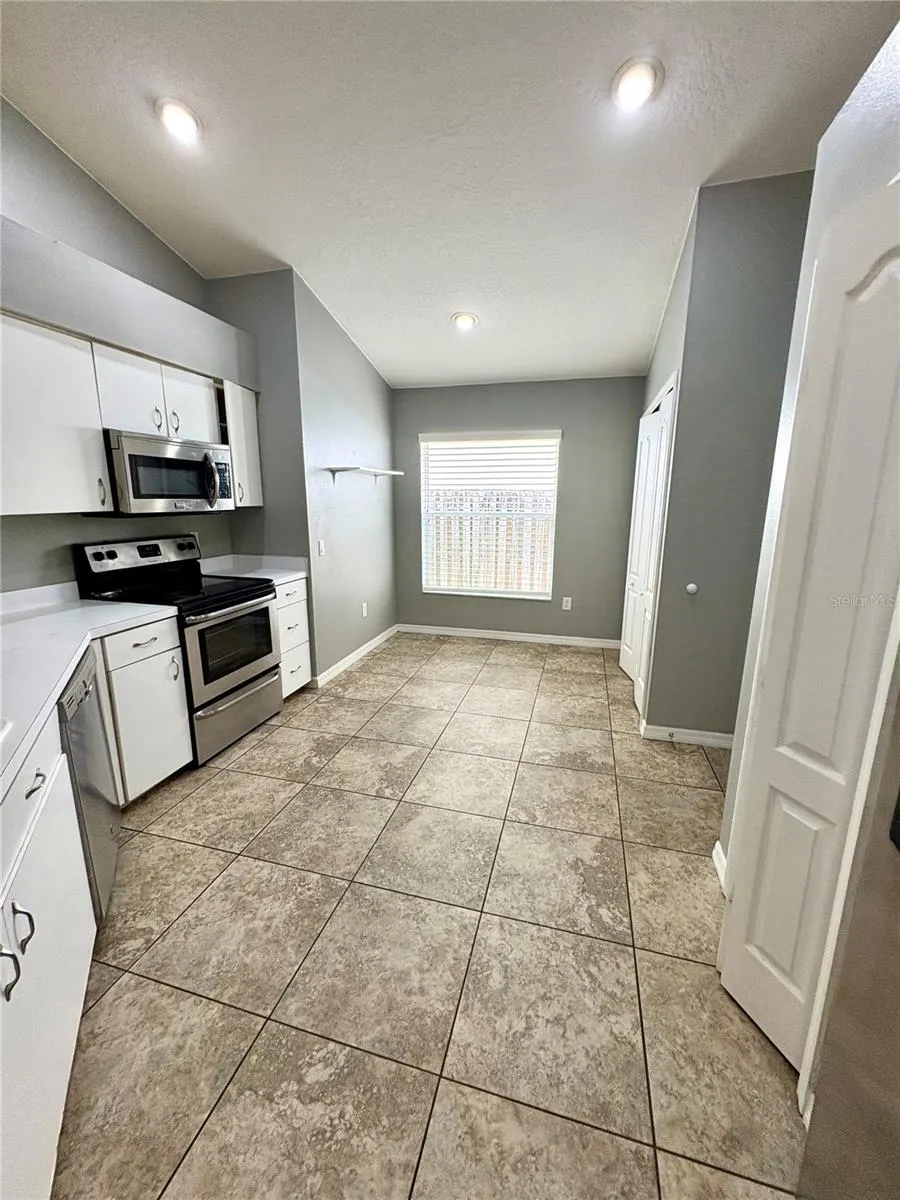 3325 MANOR COVE CIR