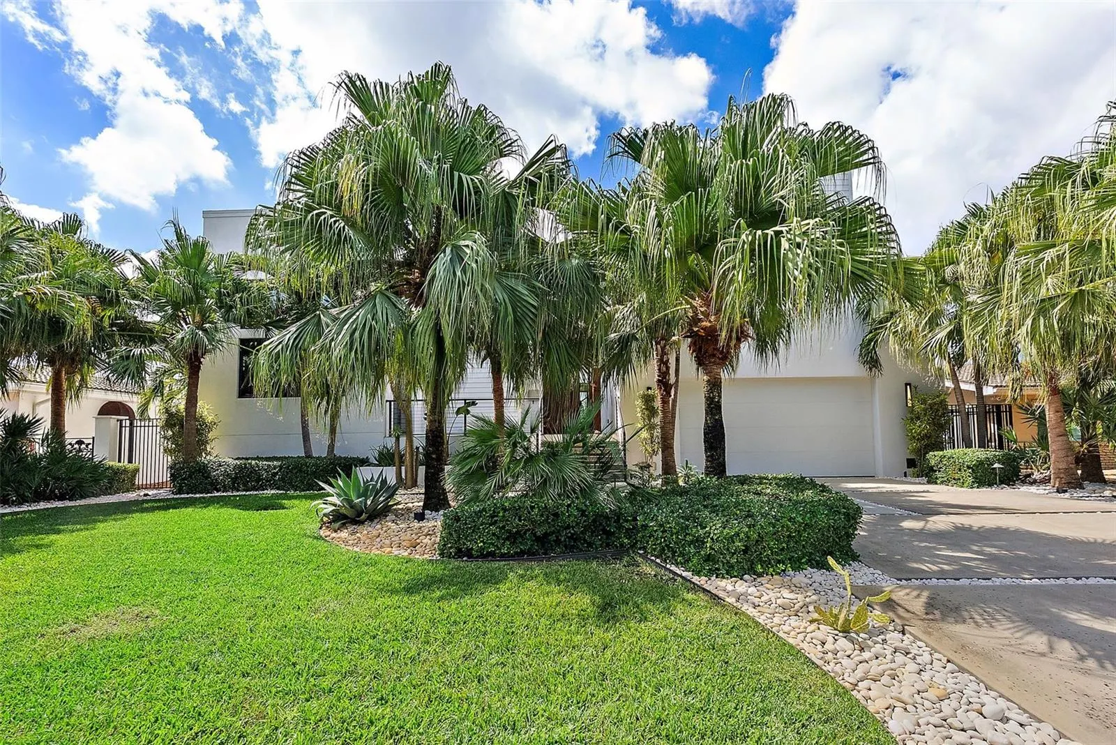 2501 SUNRISE DR SE