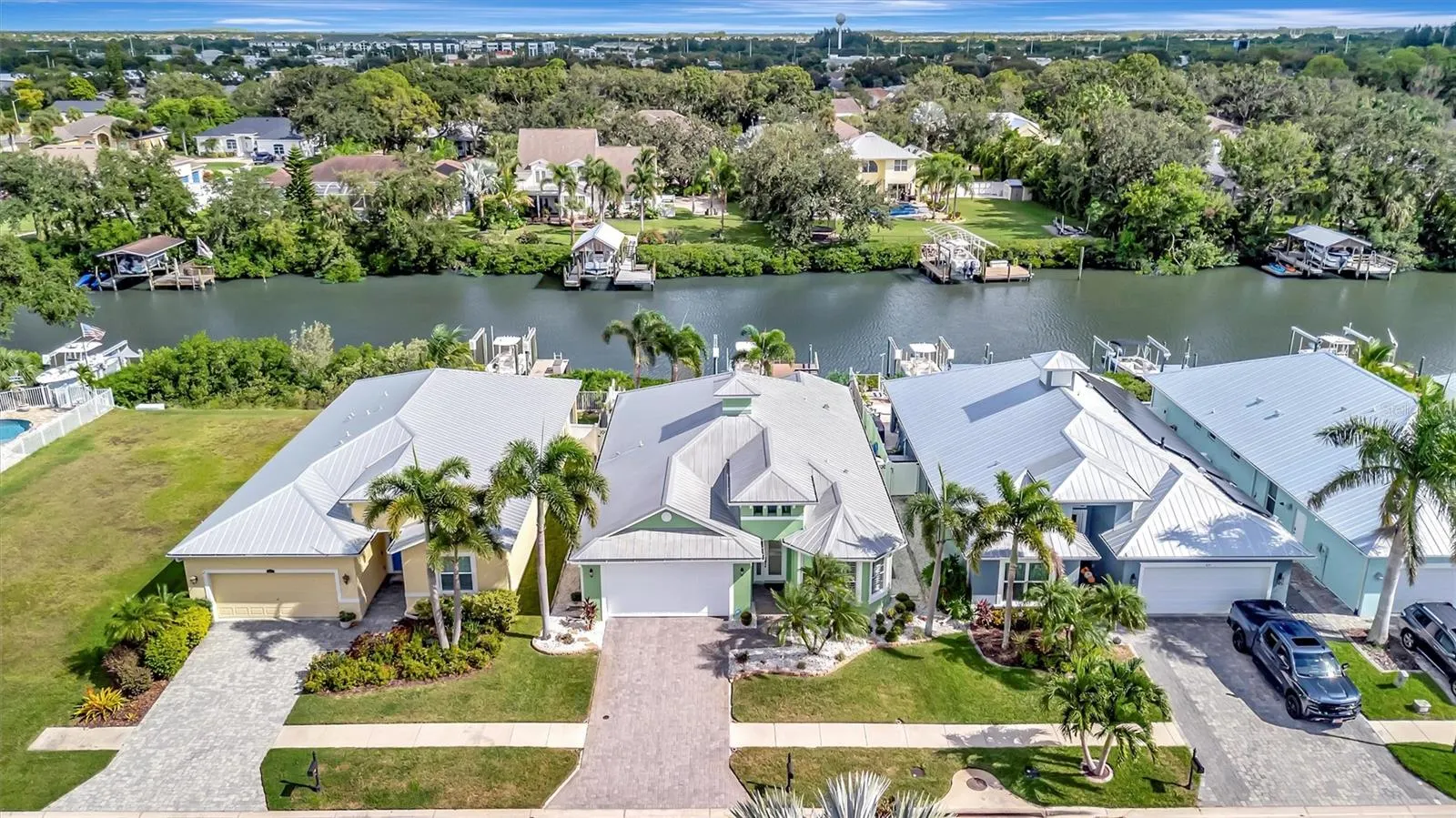 417 BAHAMA GRANDE BLVD