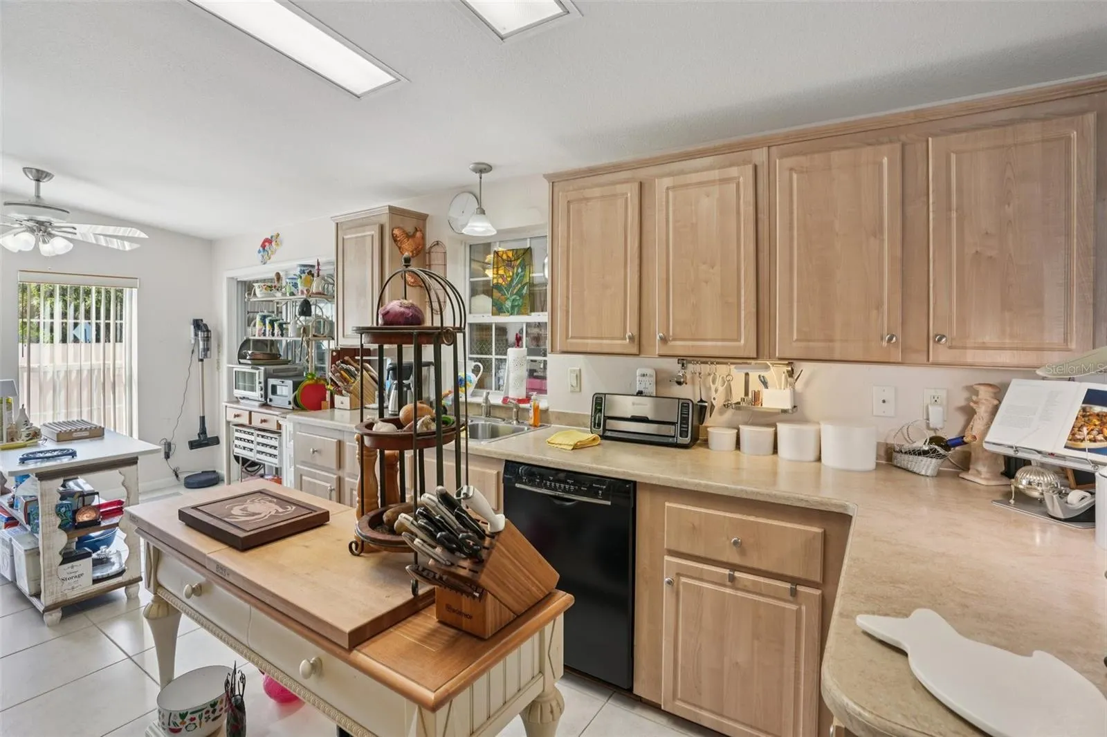 34428 OLEANDER DR N