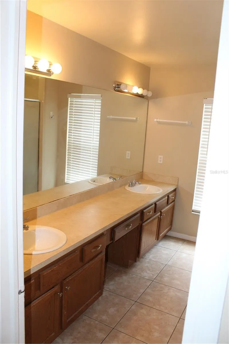 10131 CEDAR DUNE DR