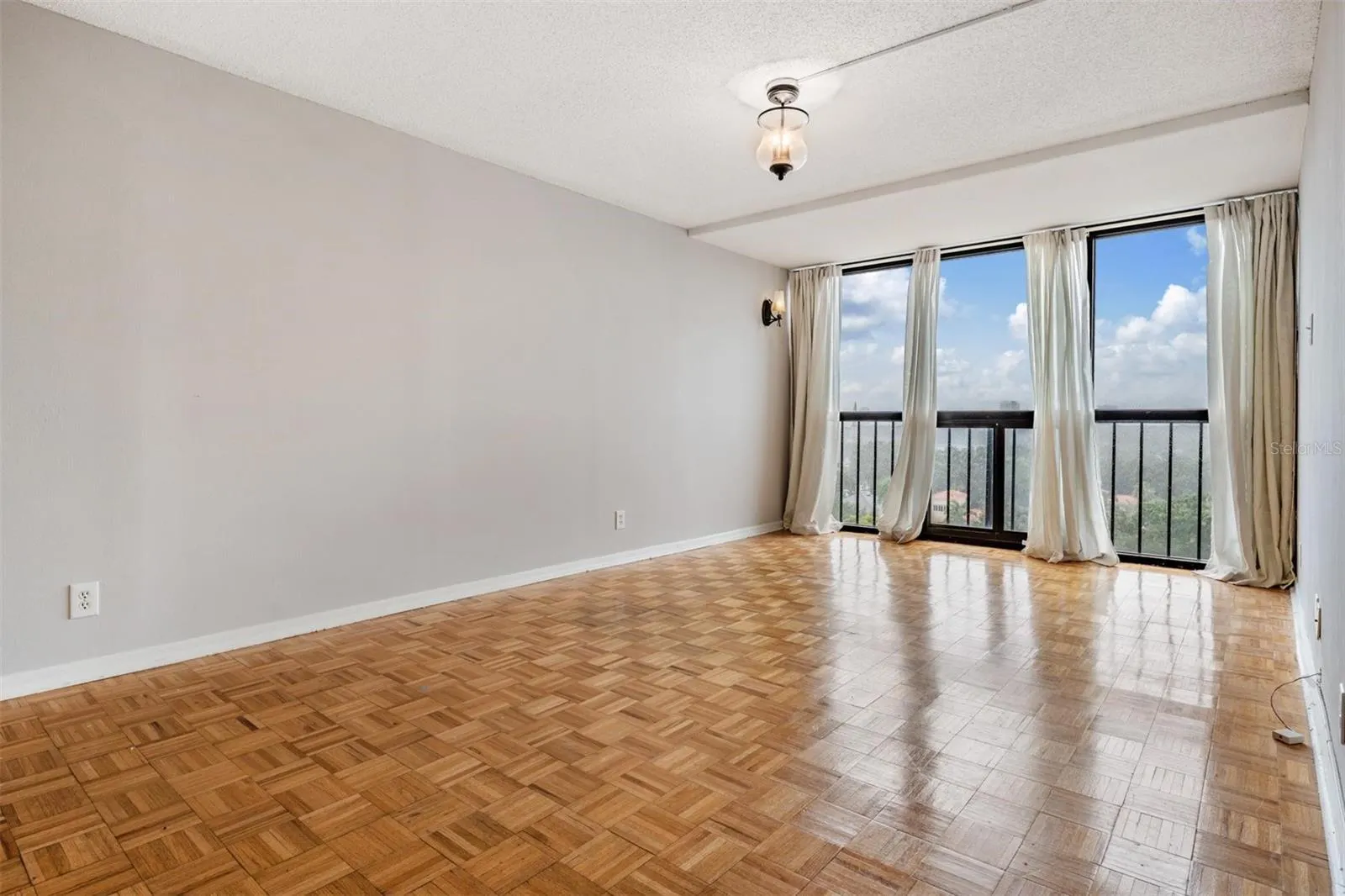 3211 W SWANN AVE #907, #907