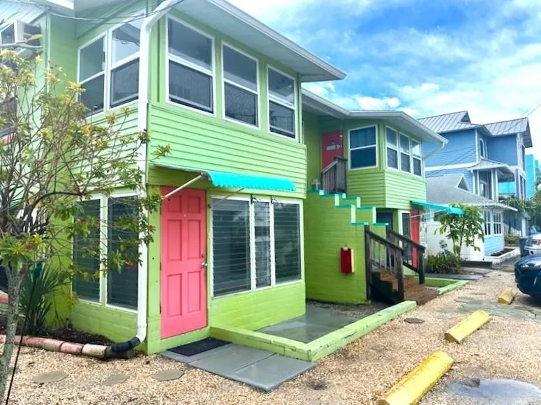 61 81ST AVE #4, #4