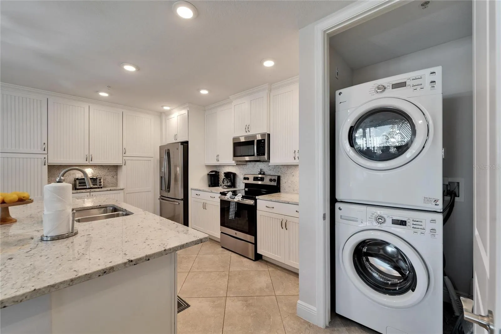 379 ARUBA CIR #201, #201