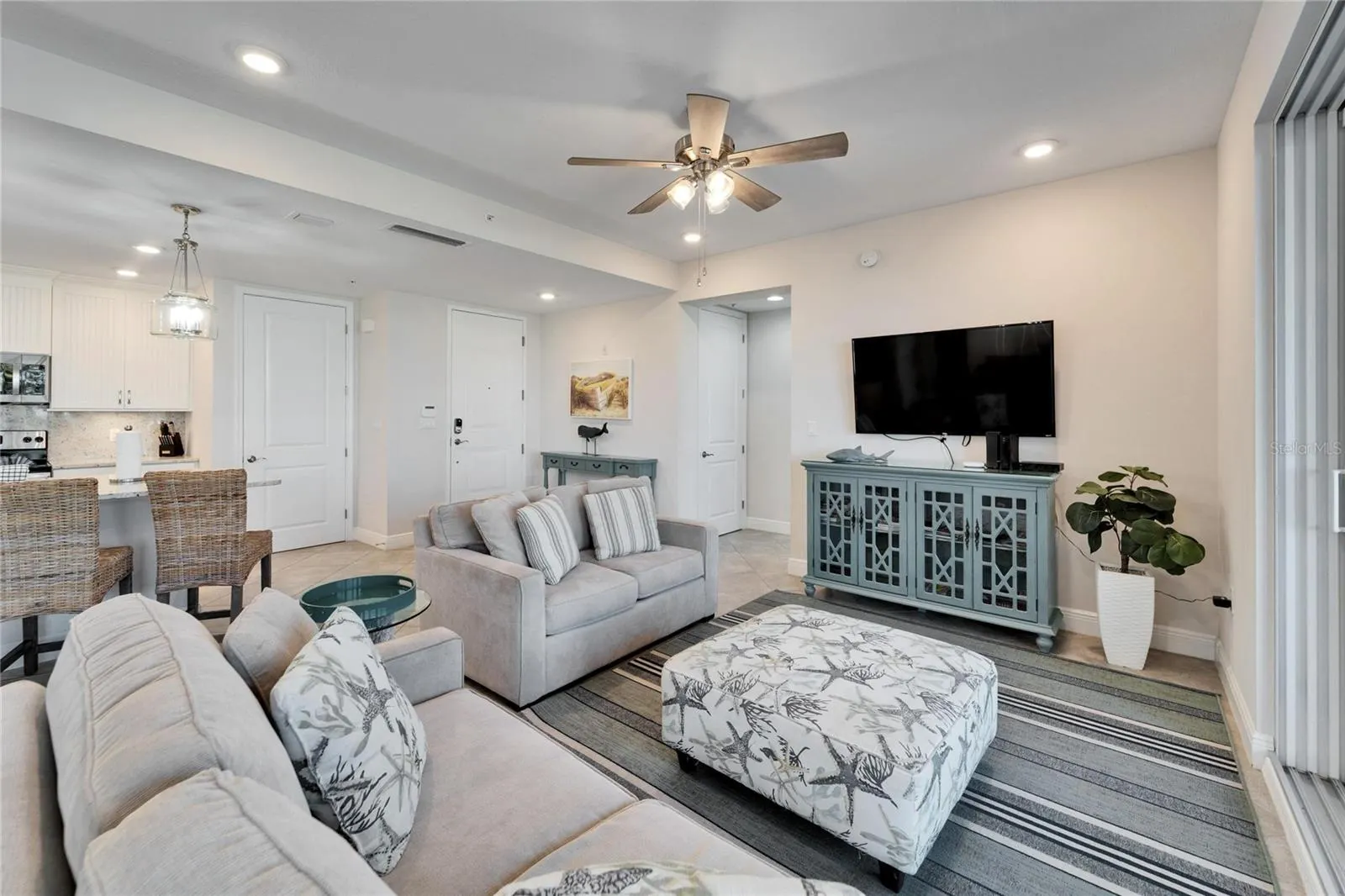 379 ARUBA CIR #201, #201