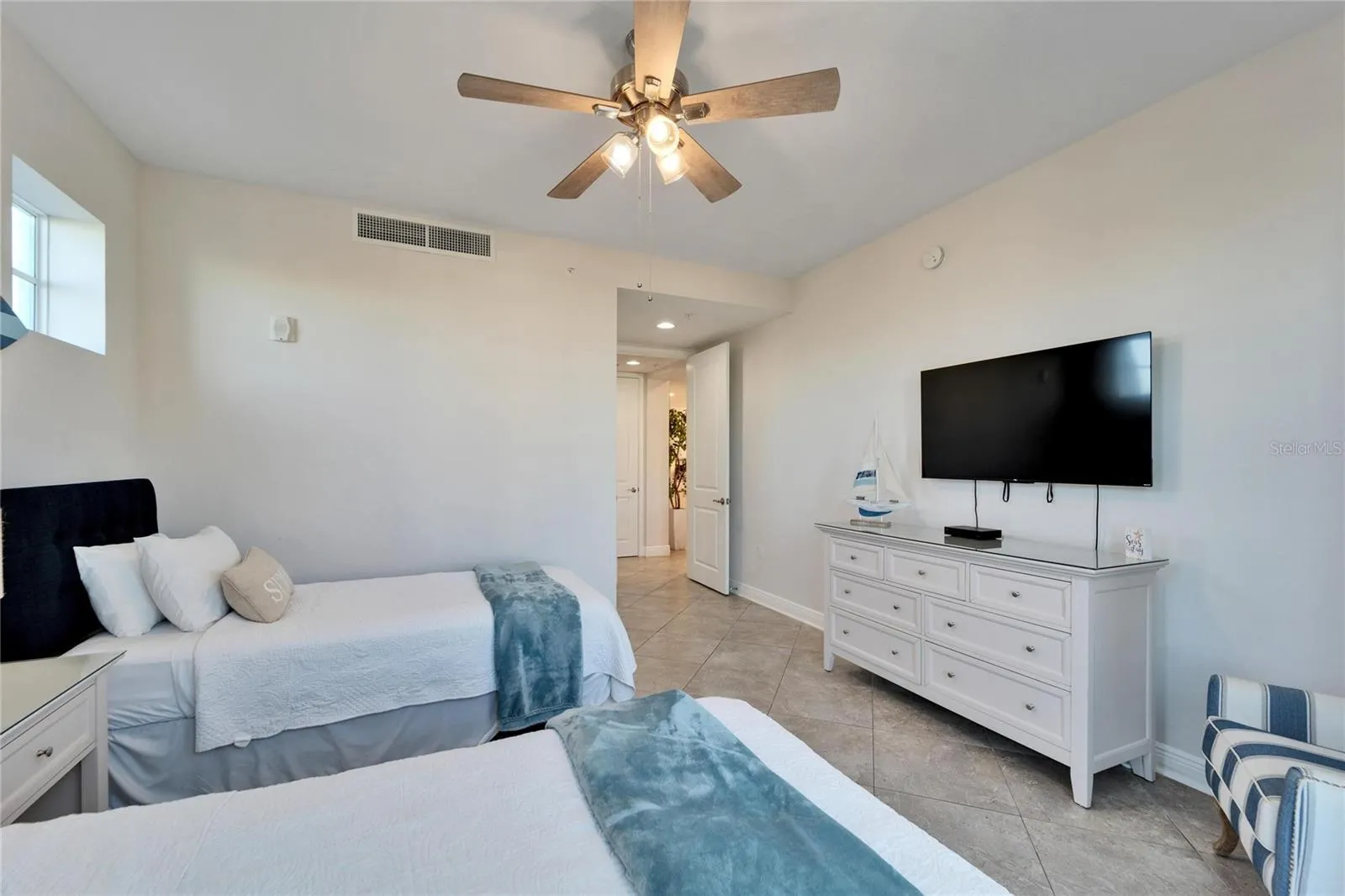 379 ARUBA CIR #201, #201