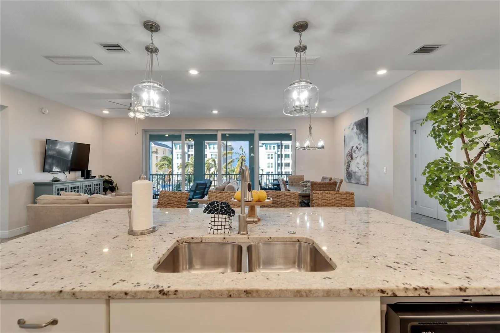 379 ARUBA CIR #201, #201