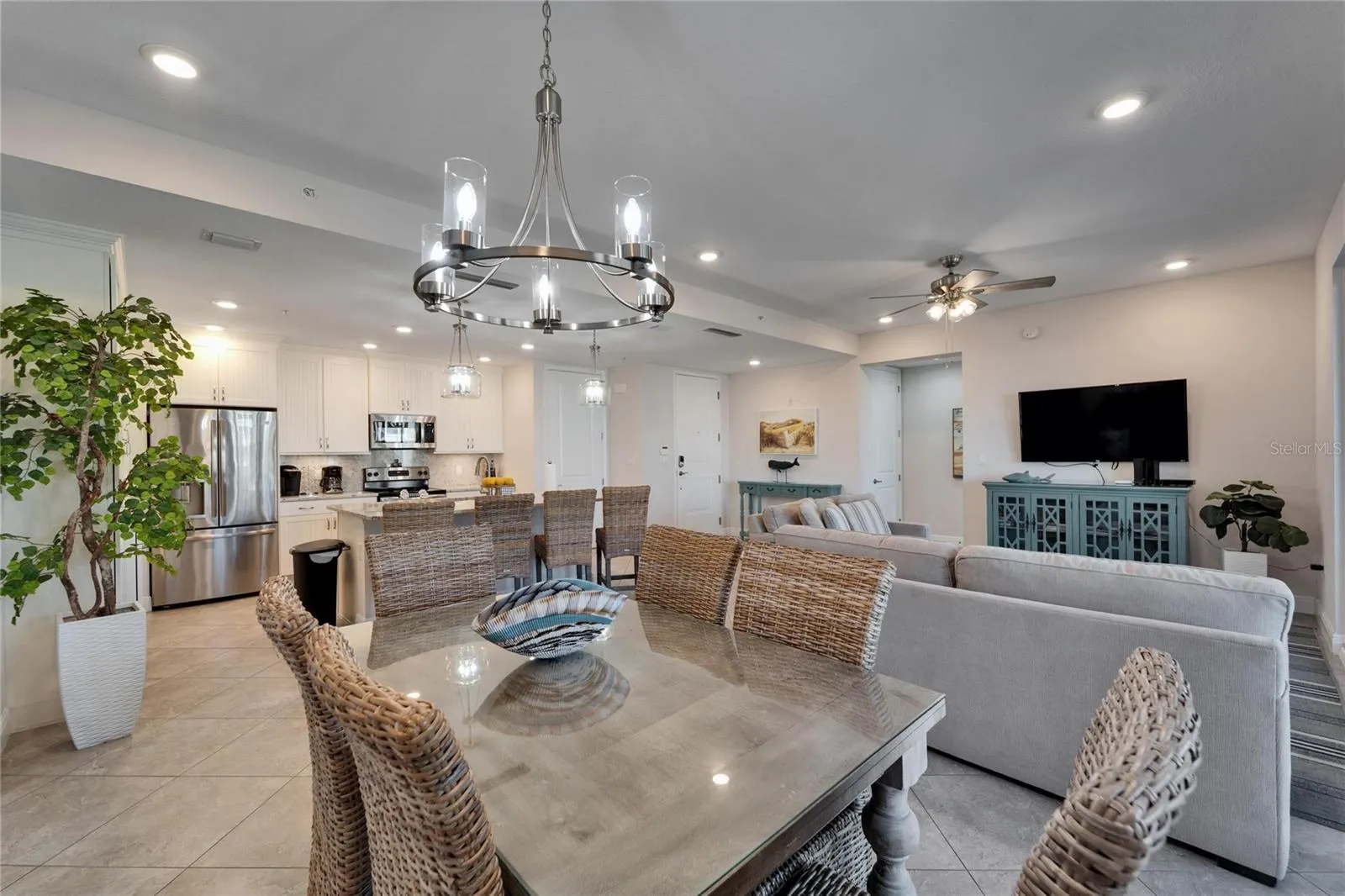379 ARUBA CIR #201, #201
