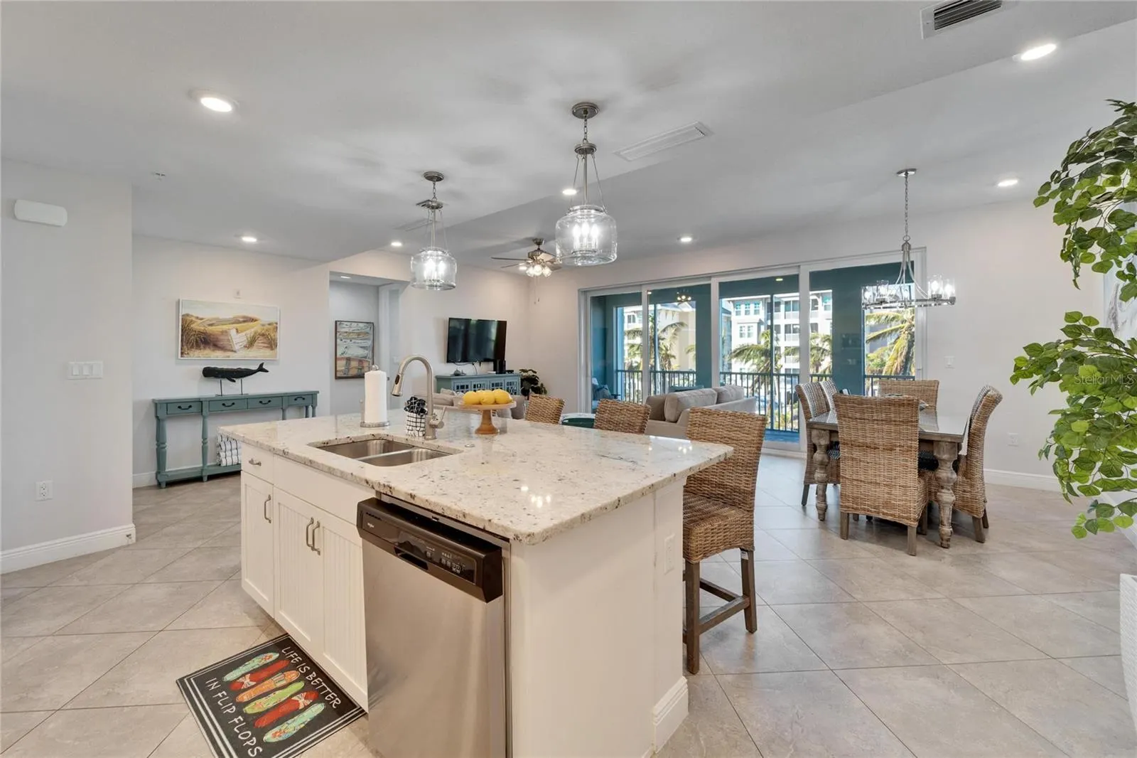 379 ARUBA CIR #201, #201