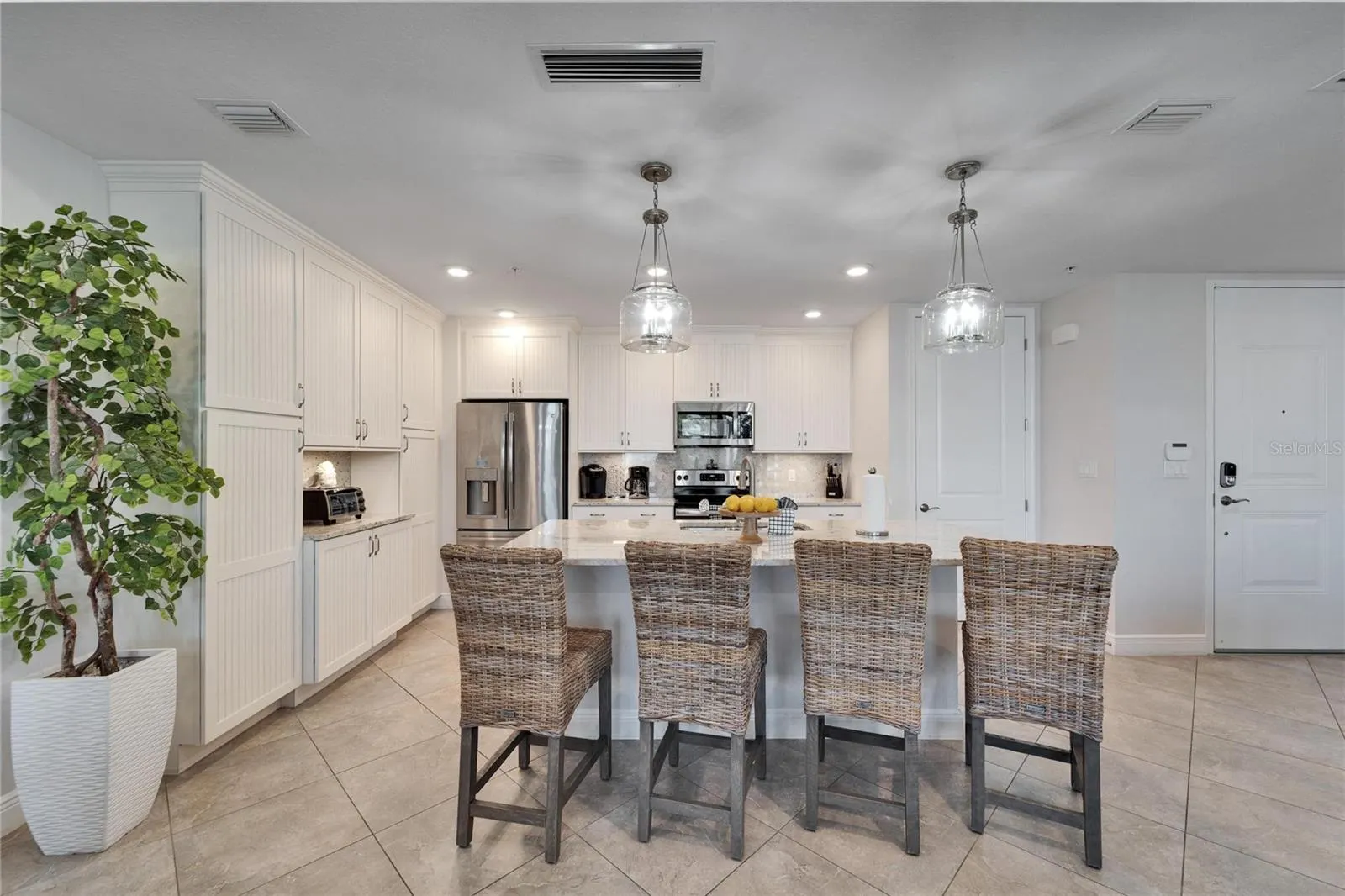 379 ARUBA CIR #201, #201