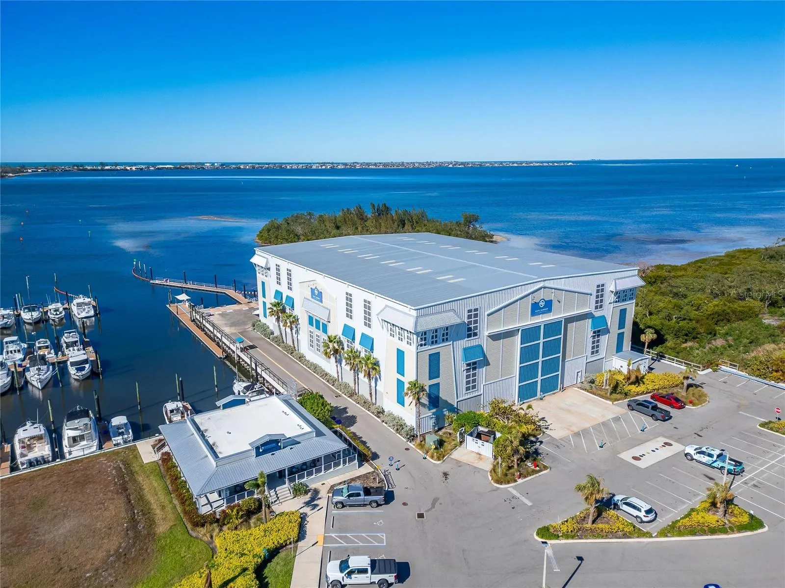 379 ARUBA CIR #201, #201