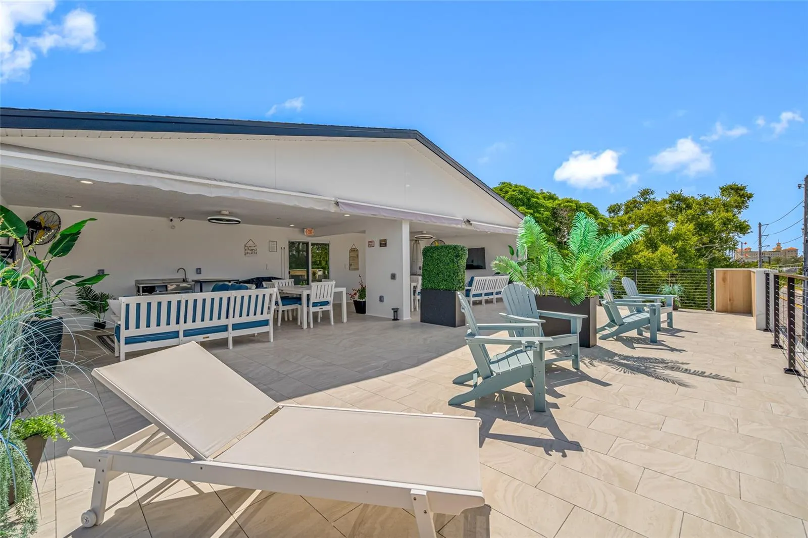 527 N GARDEN AVE #Unit South, #Unit South