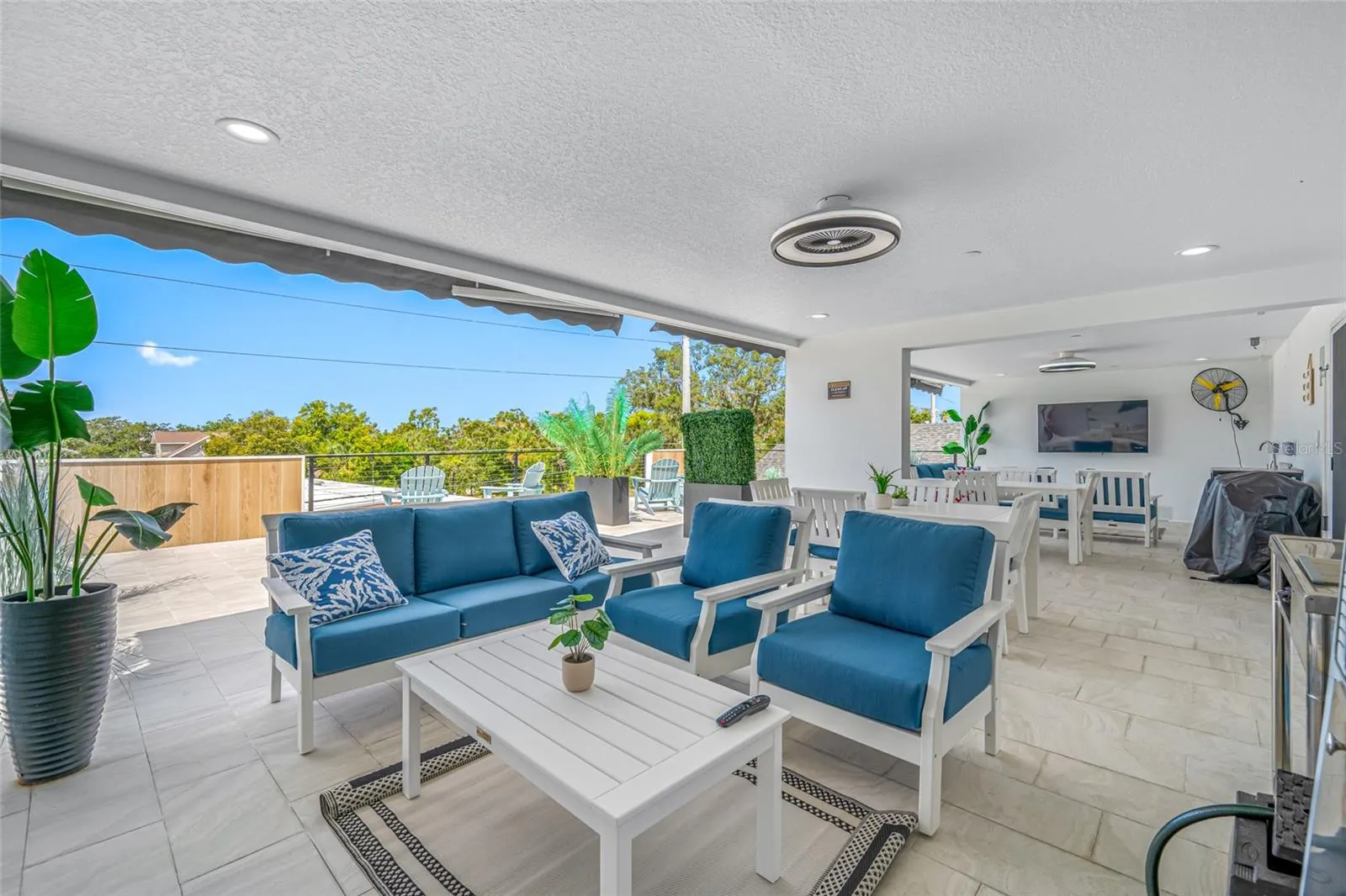 527 N GARDEN AVE #Unit South, #Unit South