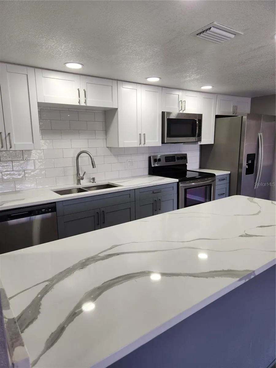5541 BAY BLVD #403, #403