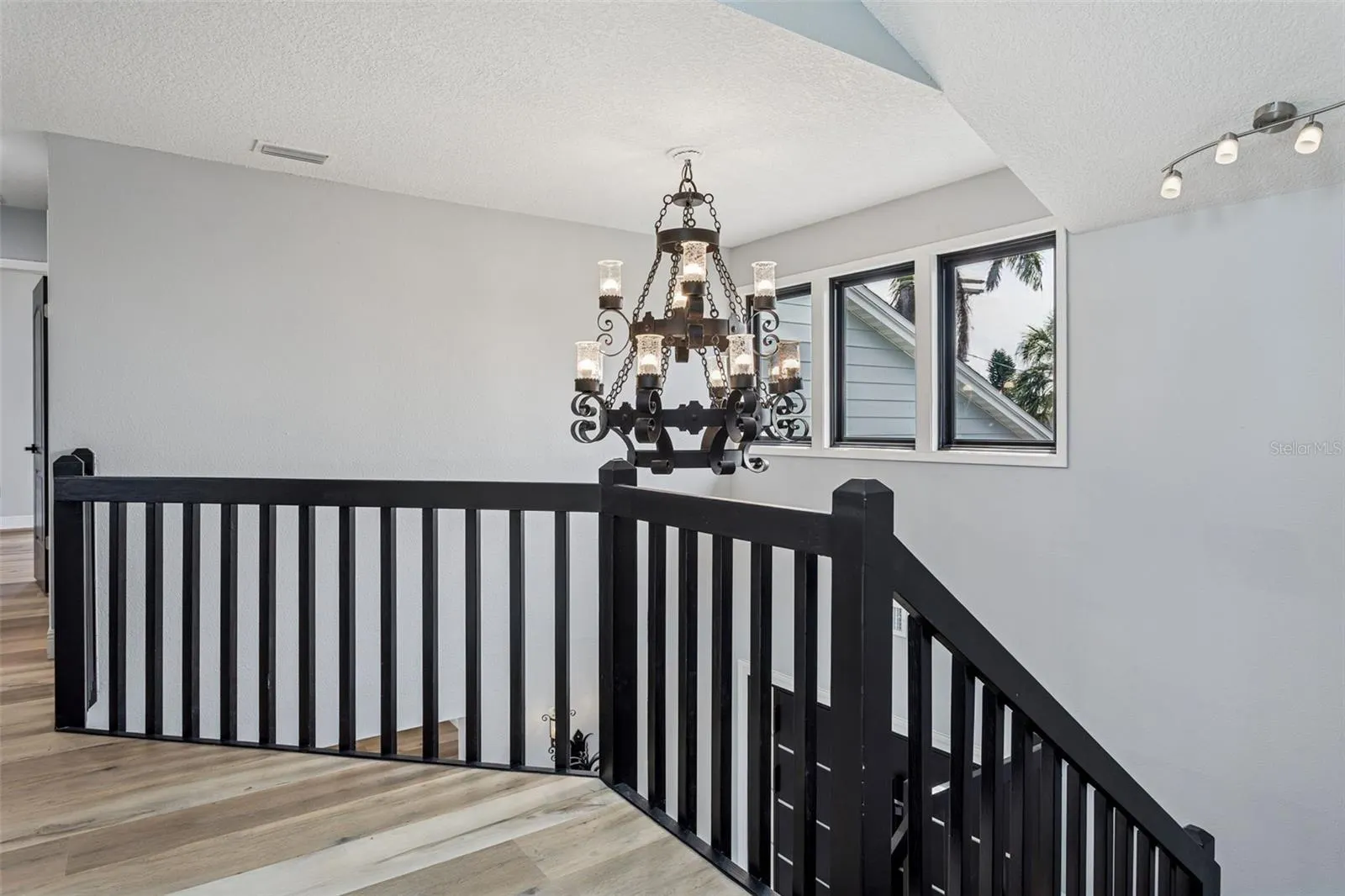 769 KINGSTON CT