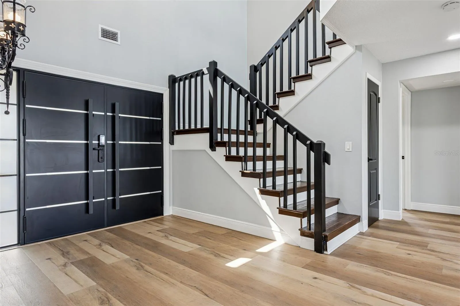769 KINGSTON CT