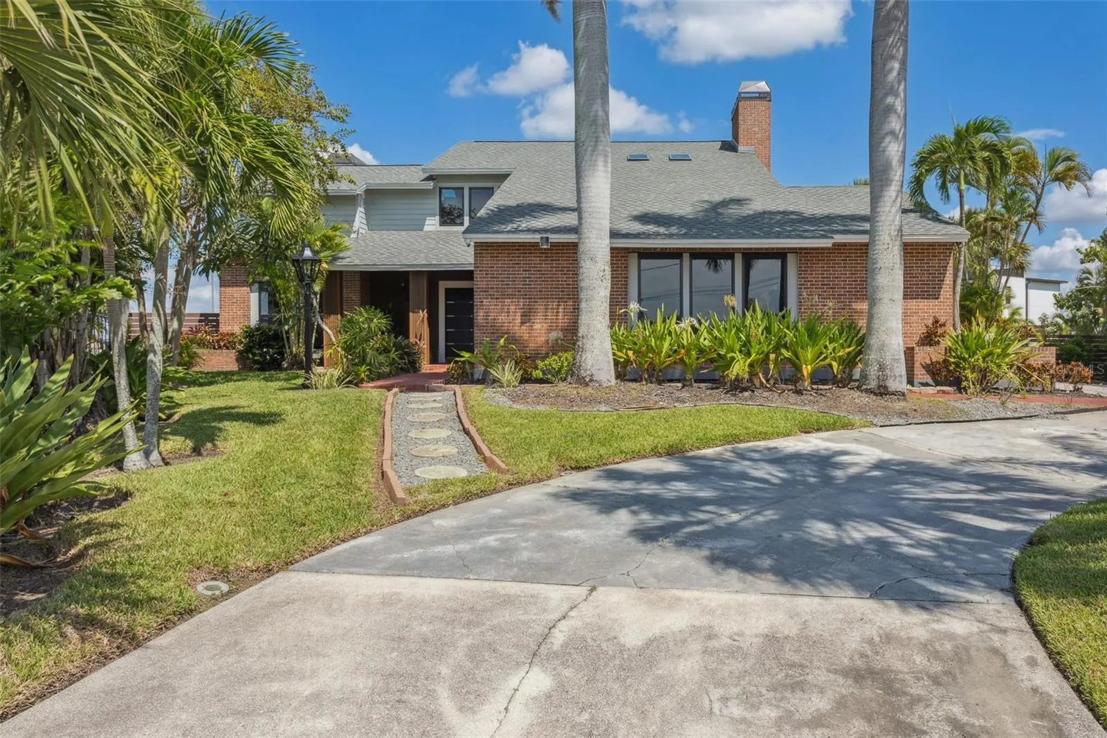 769 KINGSTON CT