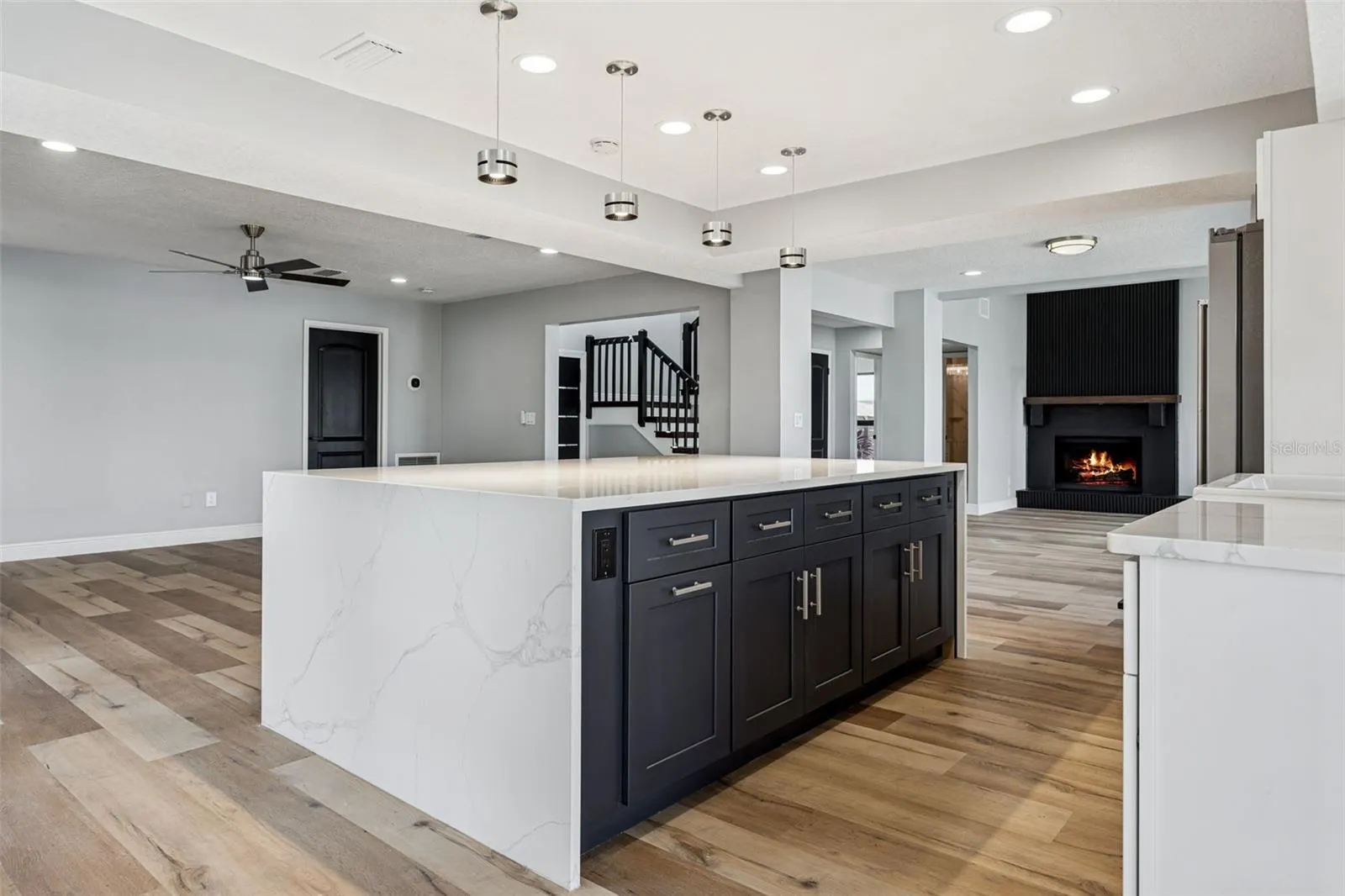 769 KINGSTON CT