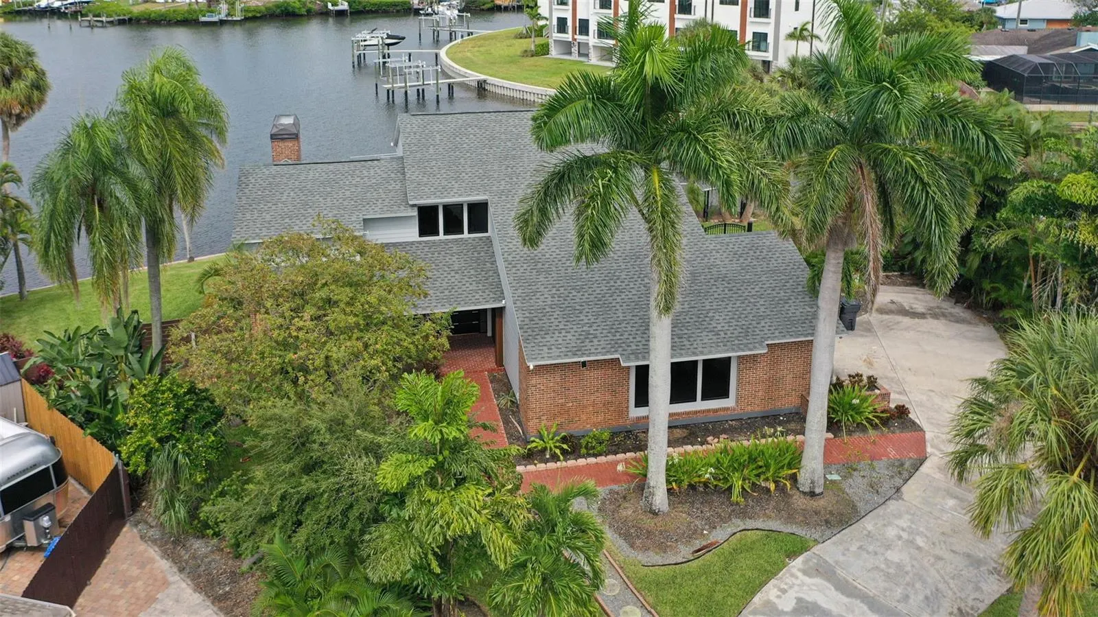 769 KINGSTON CT