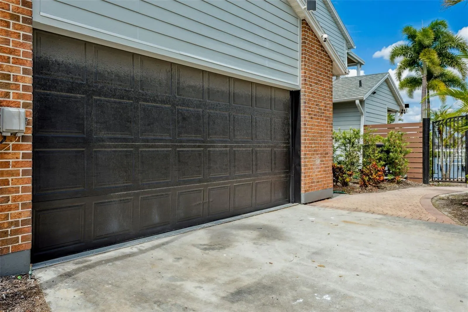 769 KINGSTON CT