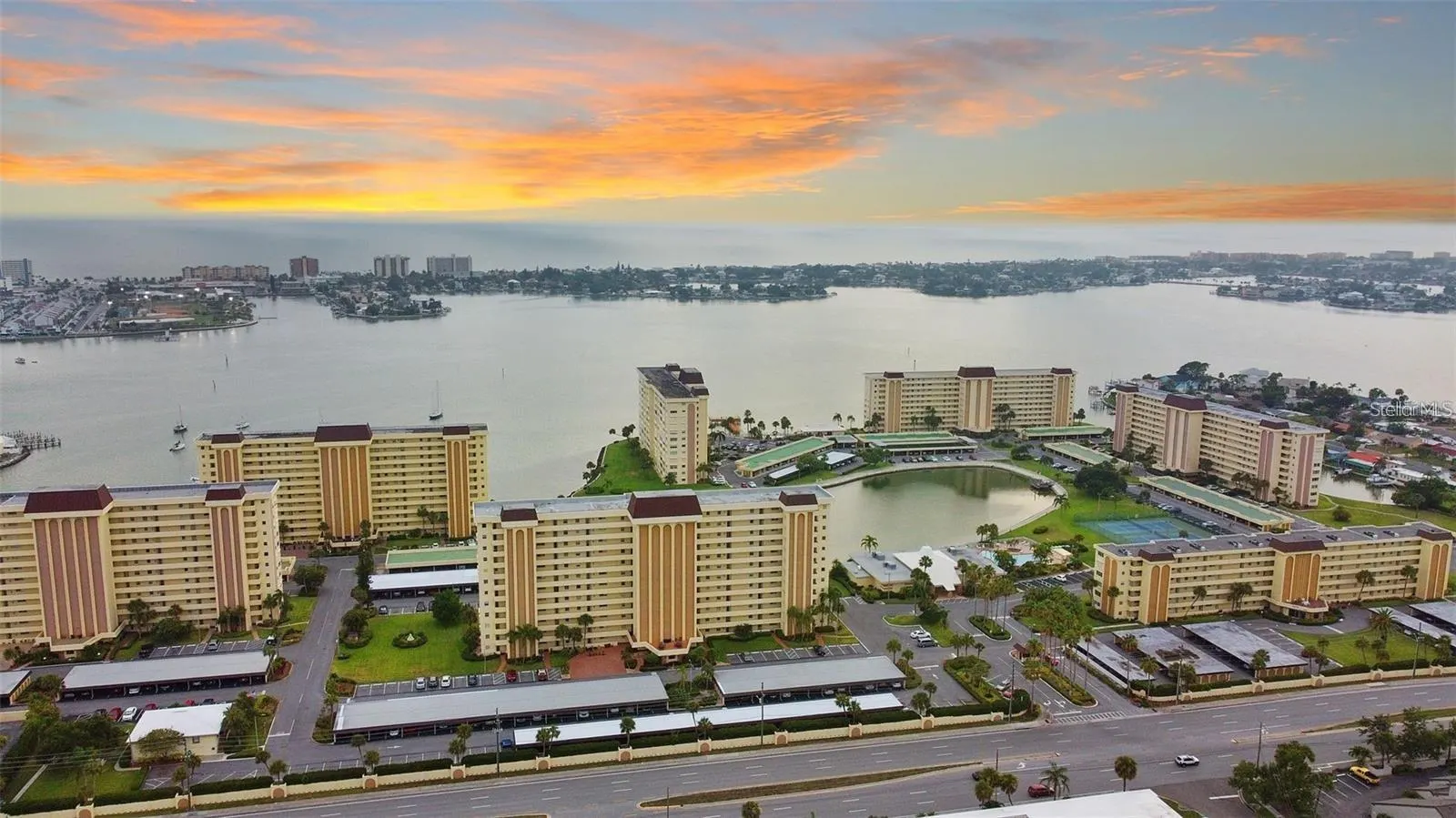 4550 COVE CIR #704, #704