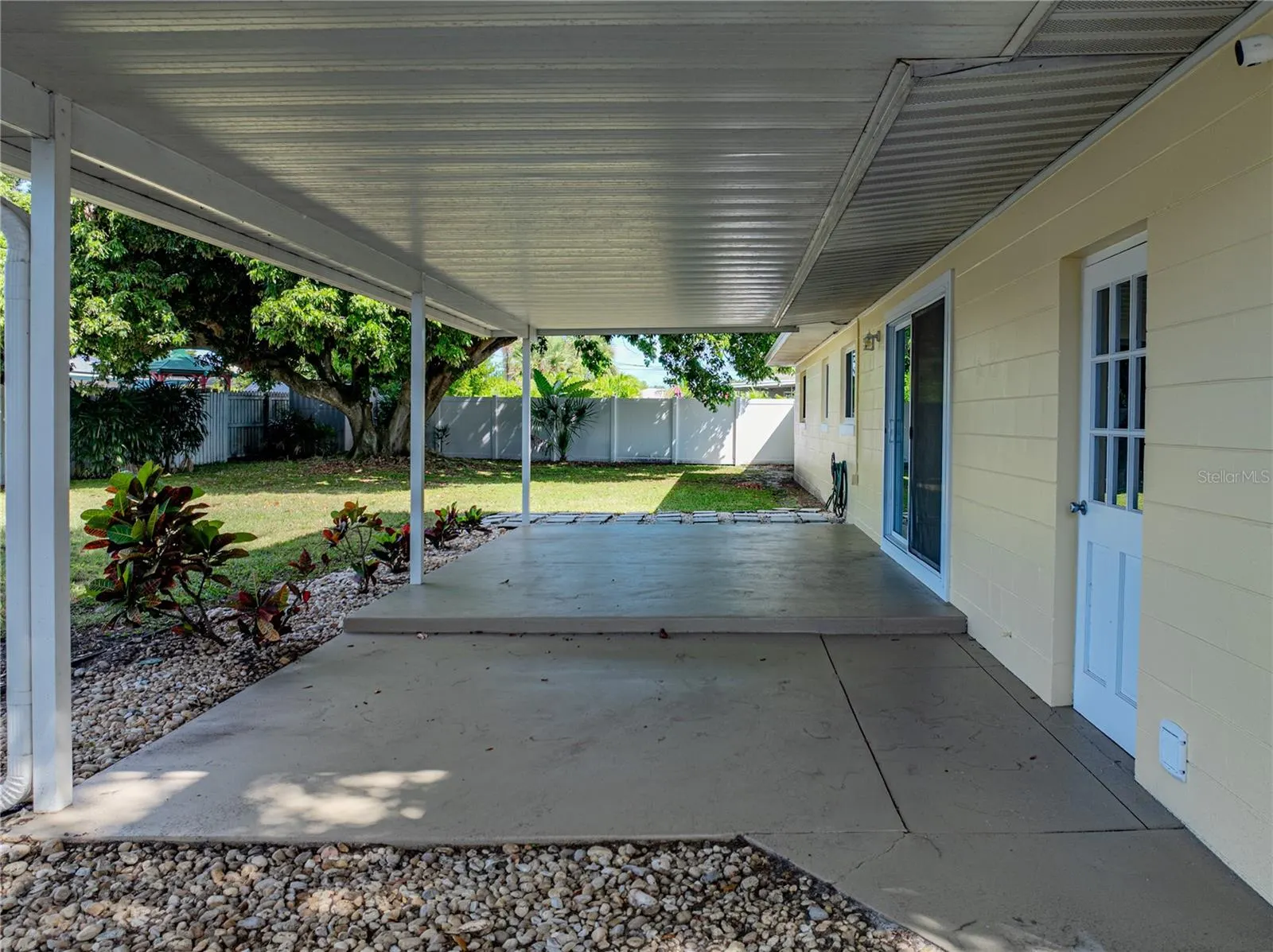 3889 19TH AVE N