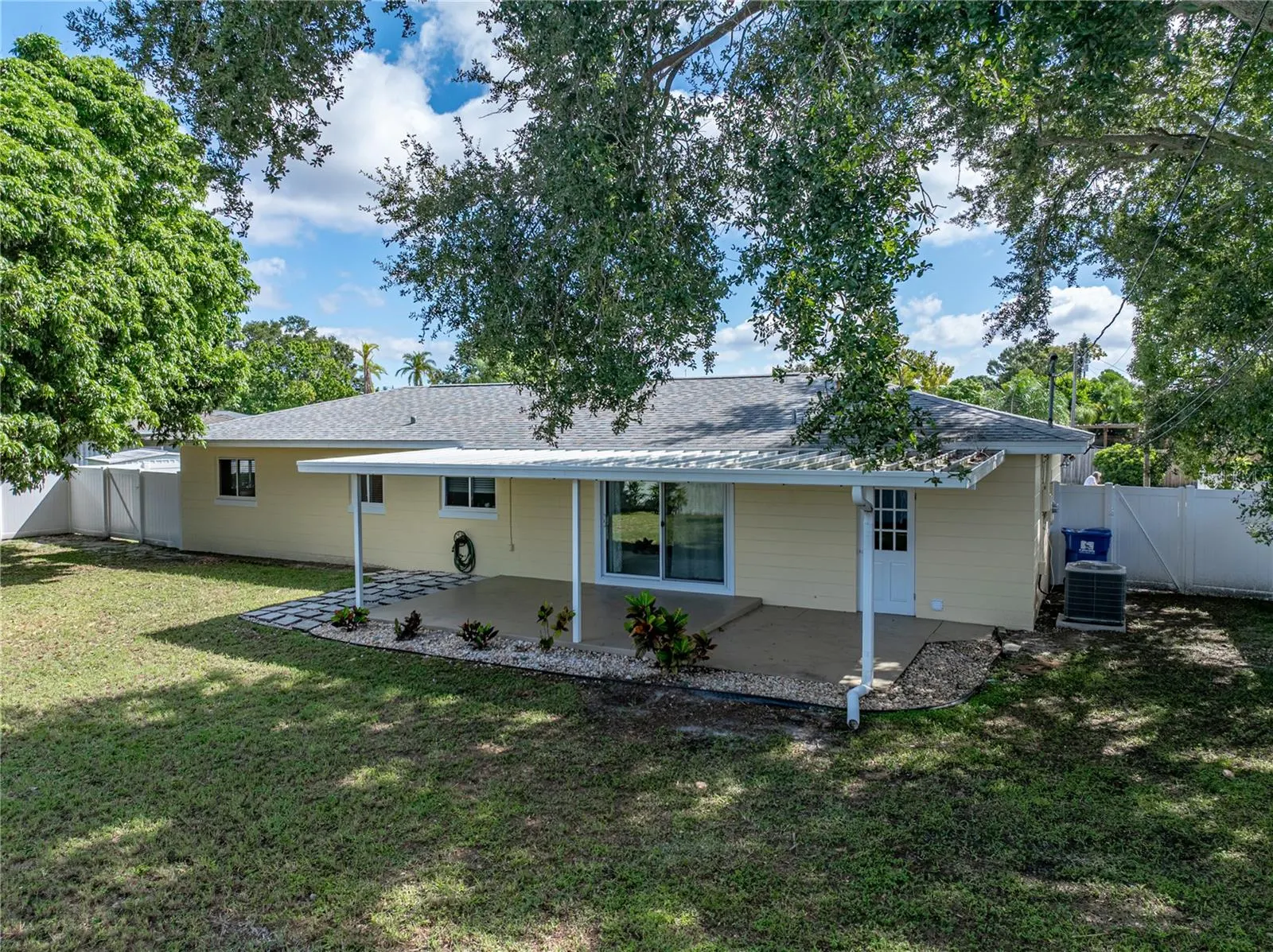 3889 19TH AVE N