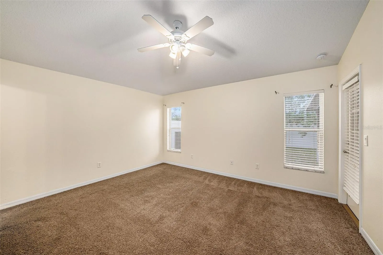 7924 CARRIAGE POINTE DR