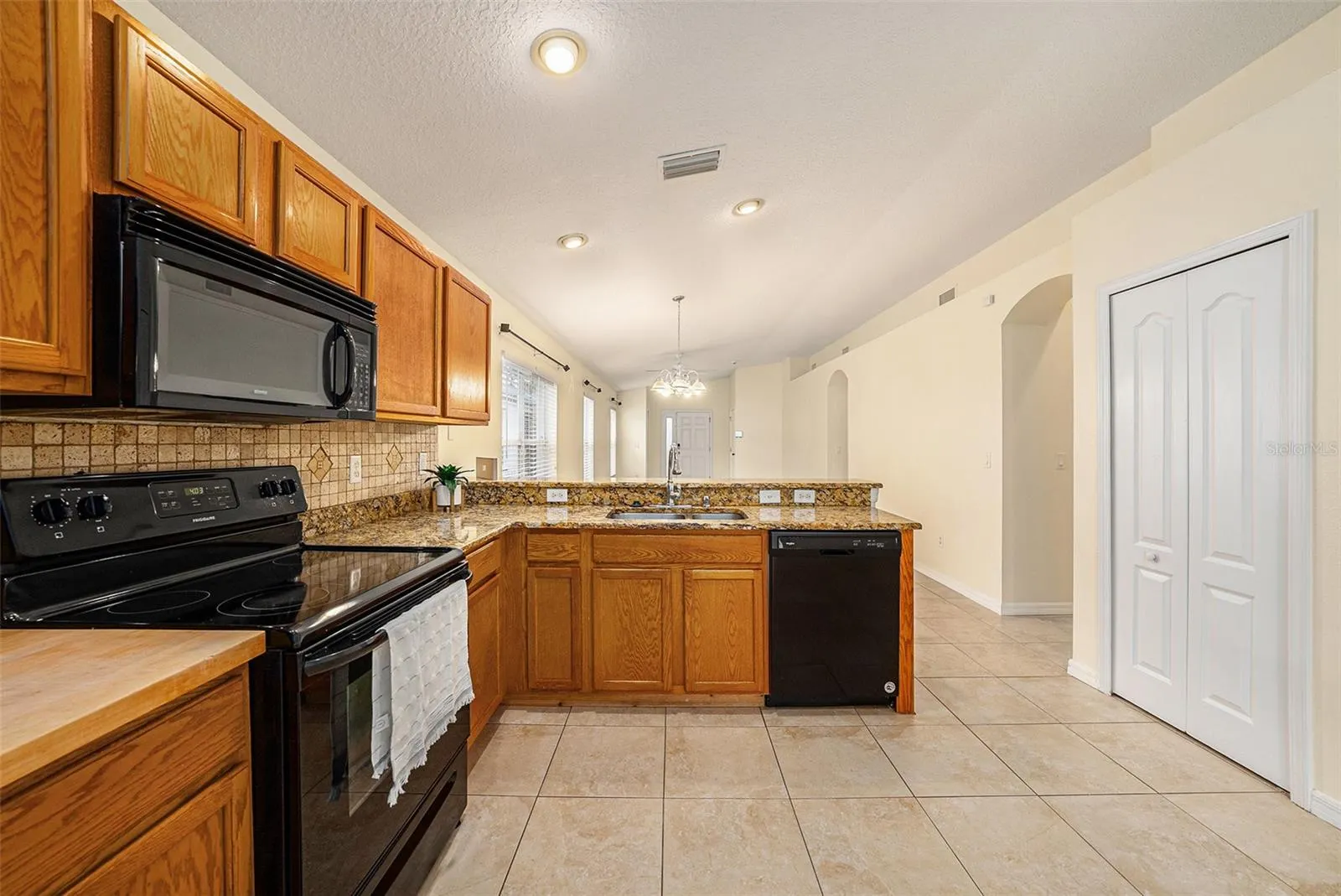 7924 CARRIAGE POINTE DR