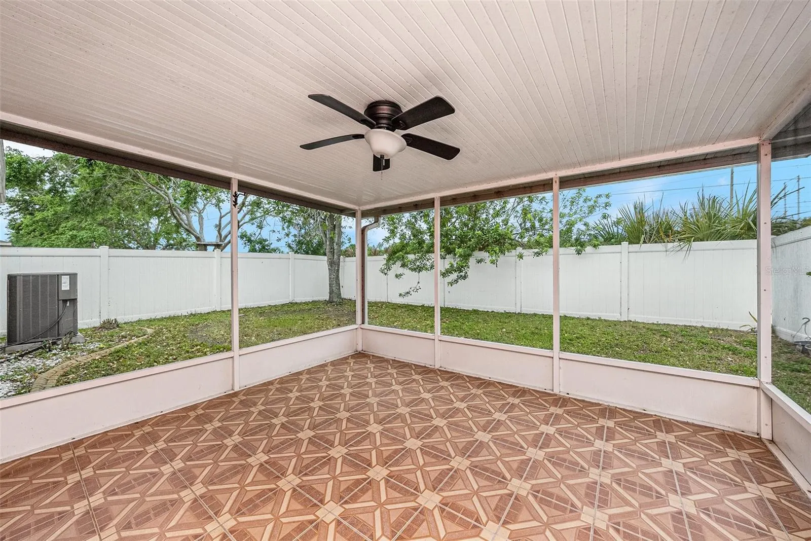 7924 CARRIAGE POINTE DR